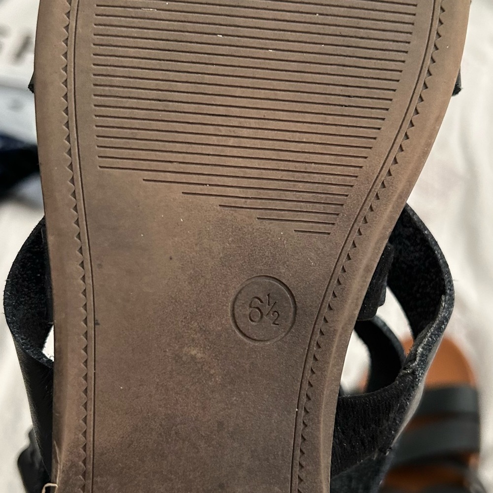 TARGET SANDALS - SIZE 6.5